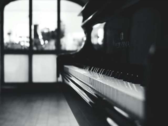 モノクロピアノ