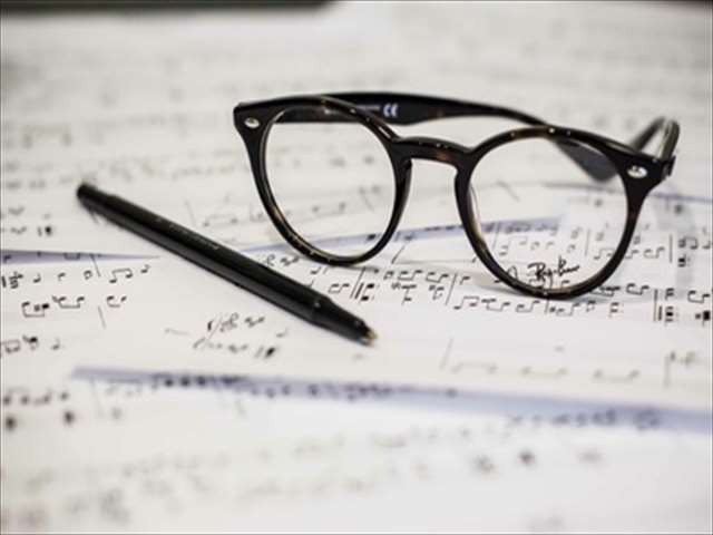 楽譜と眼鏡